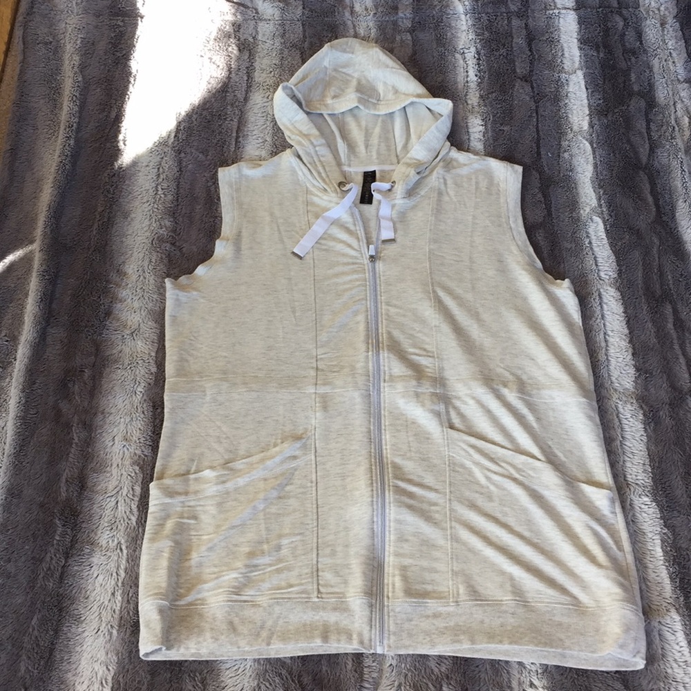 Yogalicious Sleeveless Zip Up Hoodie - Picture 3 of 12